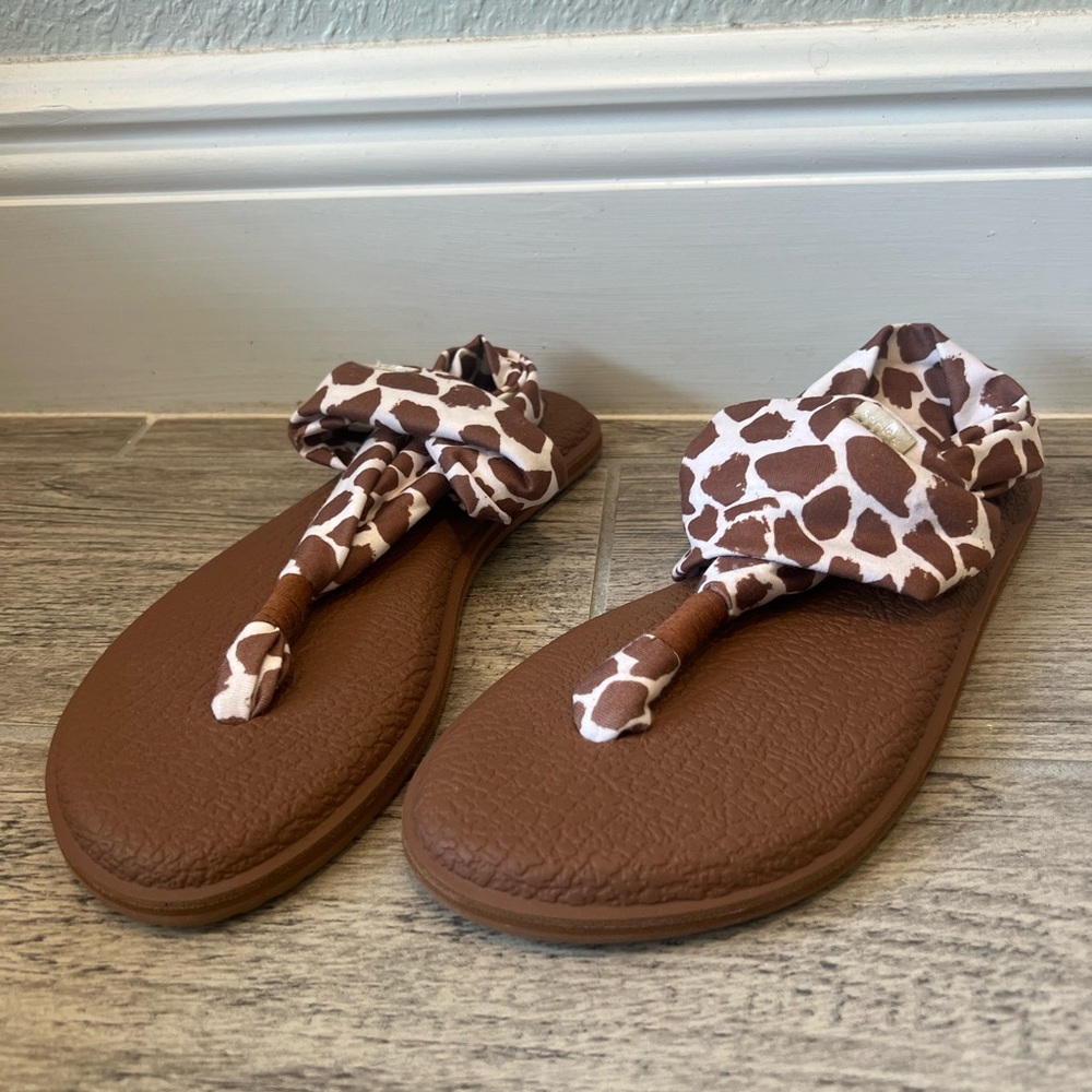 NWT Sanuk Yoga Sling 2 Womens Size 6 Giraffe Casual Comfort Thong Sandals NWT